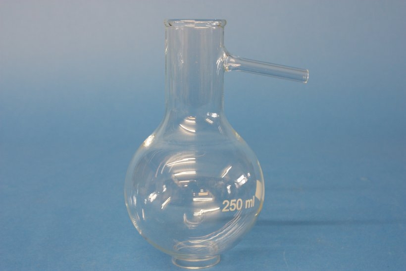 Destillierkolben, 100 ml, kurzer Hals, Auflaufrohr 80 mm lang