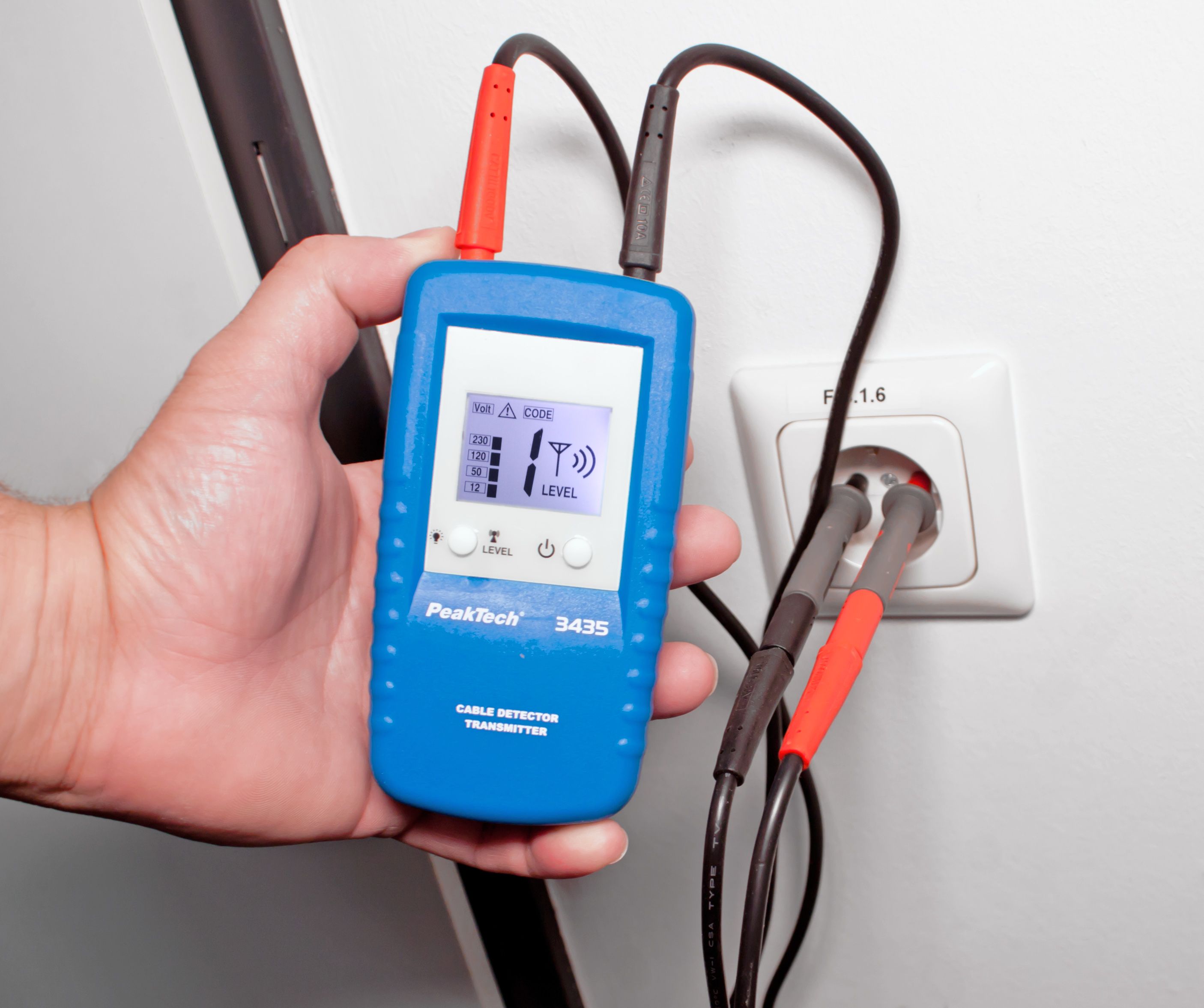 Leitungssuchgerät / Stromkreisdetektor mit Sender & Empfänger «PeakTech® P 3435»
