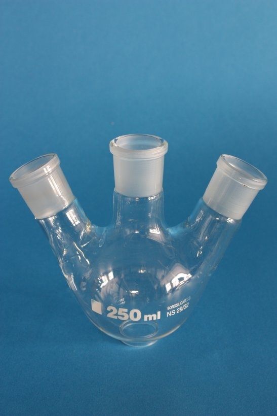Dreihals-Rundkolben, 250 ml, Mittelhals NS 29/32, schräge Seitenhälse NS 29/32, Boro.3.3