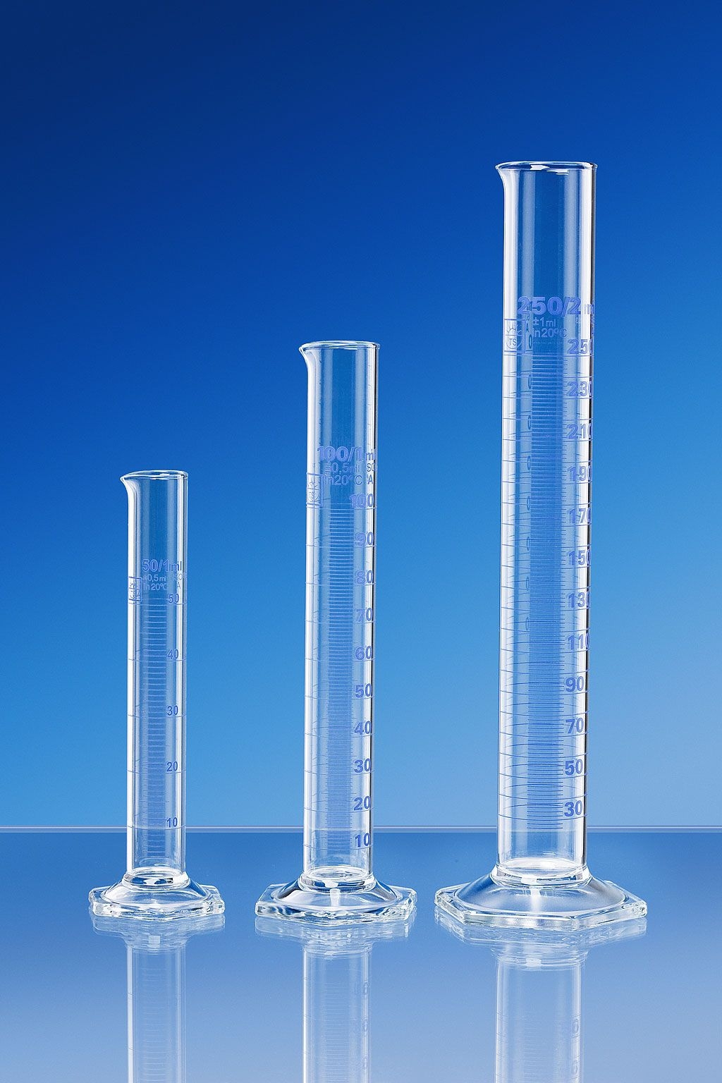 Messzylinder 5 ml +- 0,050 ml, Klasse A mit Sechskantfuß aus Glas, hohe Form, Unterteilung: 0,1 ml