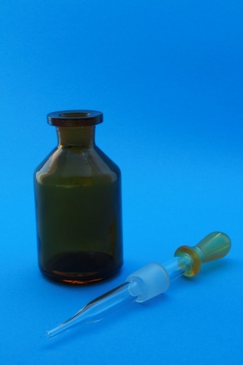 Pipettenflaschen, braun, 50 ml und Gummihütchen