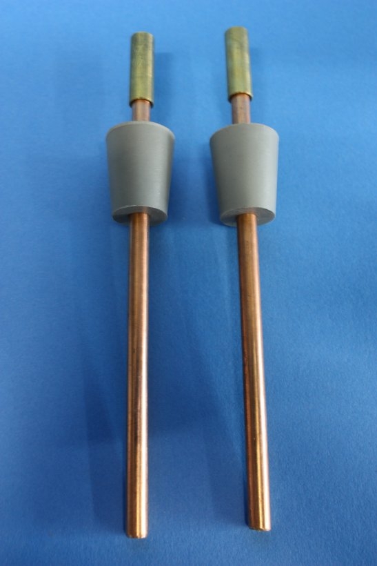 Kupfer-Elektrodenpaar zum Hoffmann-Apparat, Länge: 150 mm lang, mit Gummistopfen