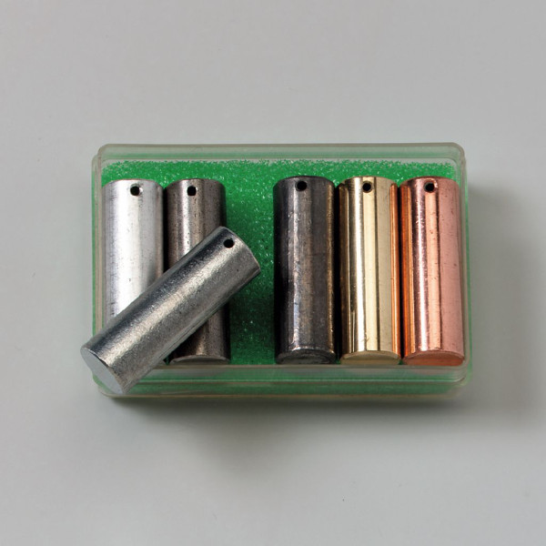 Metallzylinder mit gleichen Volumen bestehend aus 5 Teilen